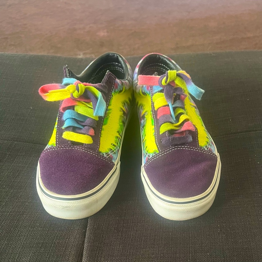 VANS TYE DYE - MEN’s 7/WOMEN’s 8.5